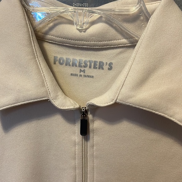 Forrester’s windproof windwear - Picture 2 of 4